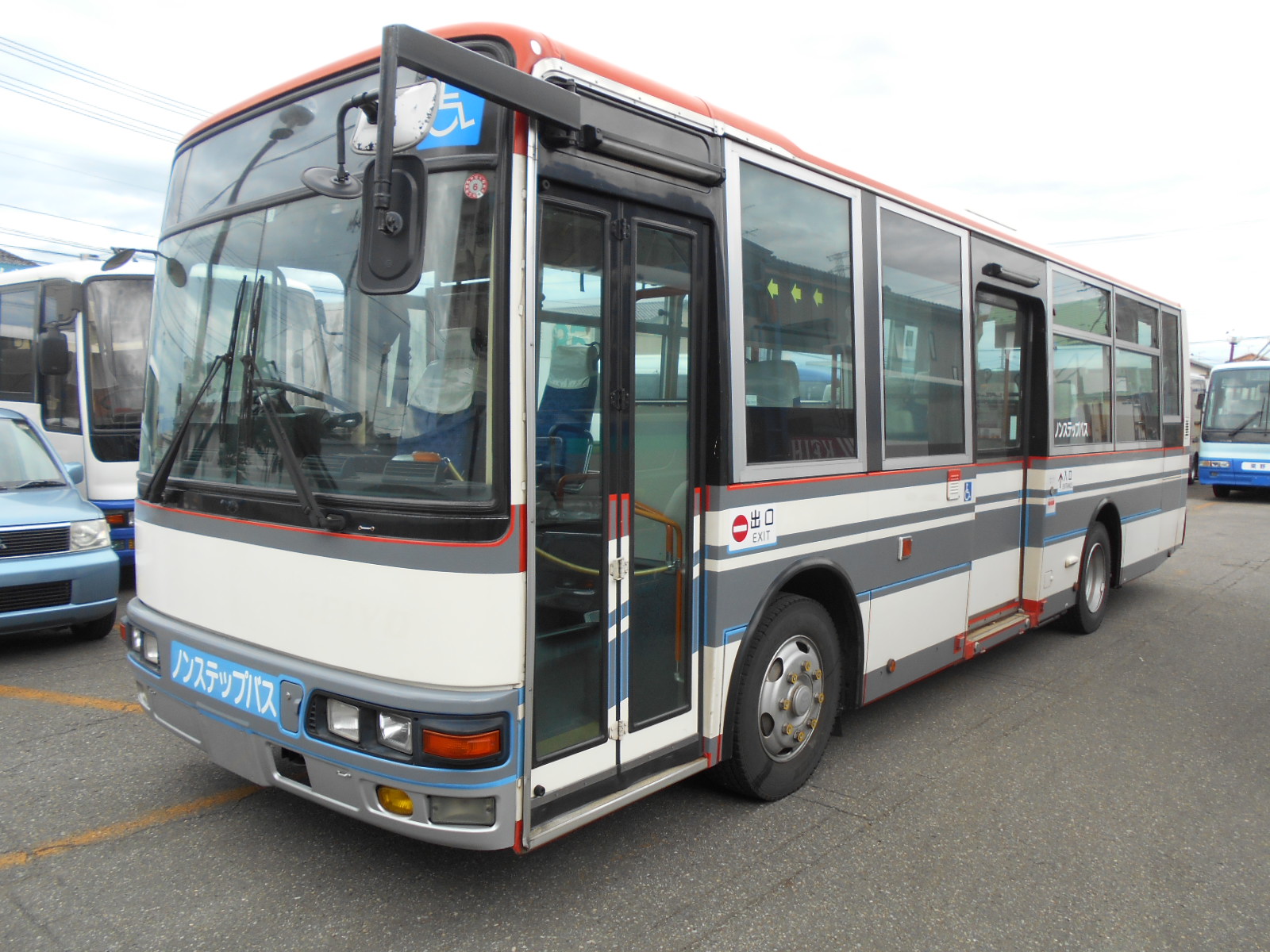 平成17年式三菱中型路線バス